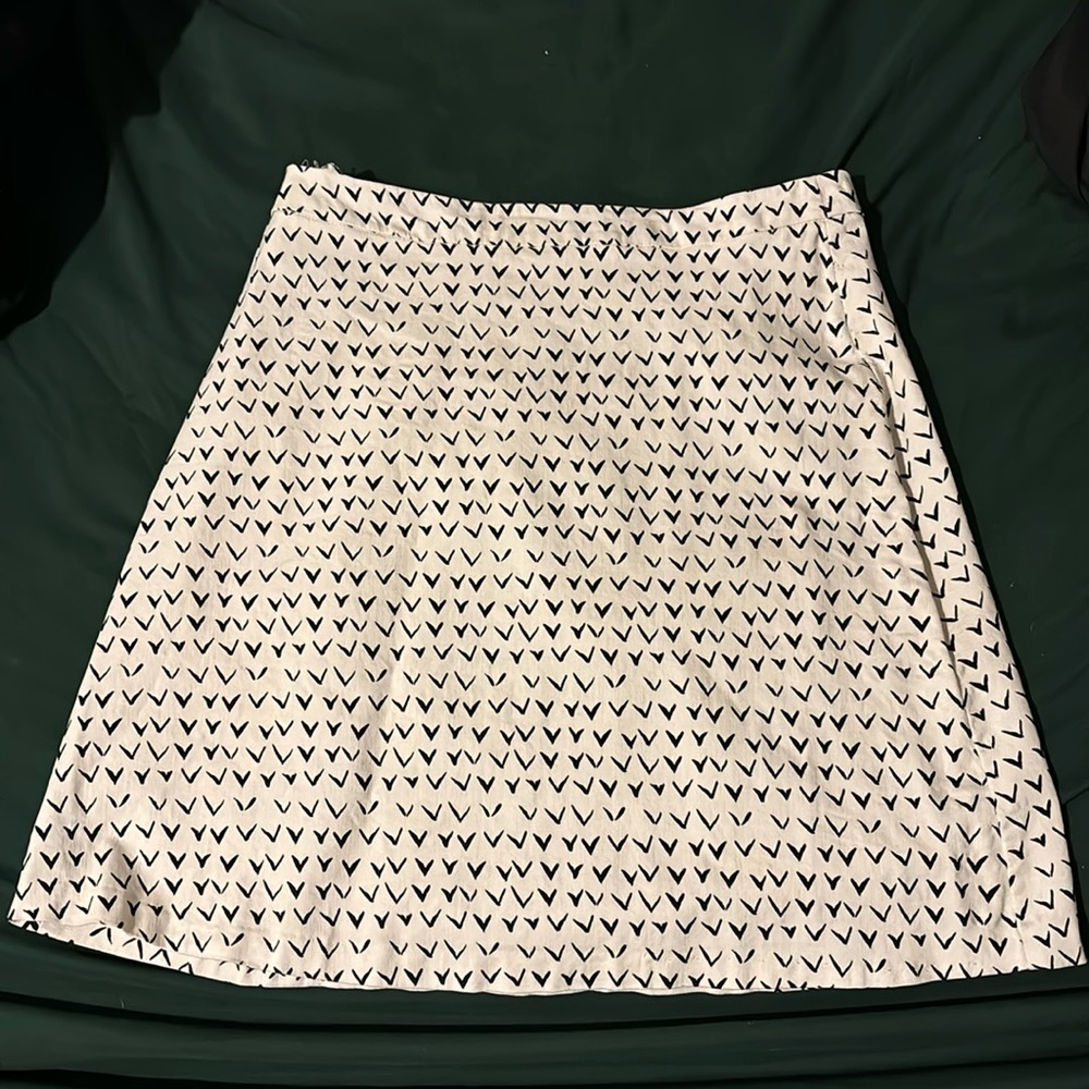 short black and white skirt